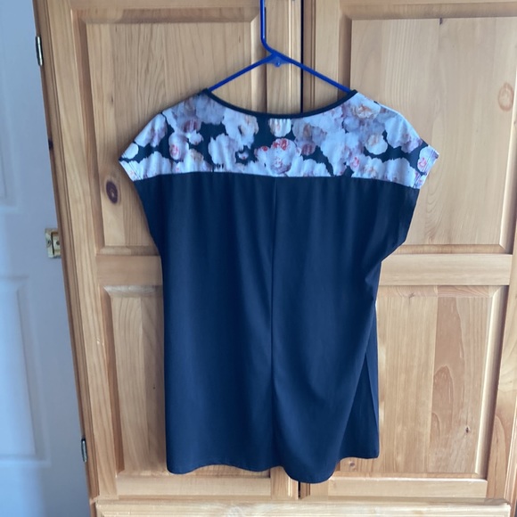 Dex Floral & Black Top - Picture 2 of 5